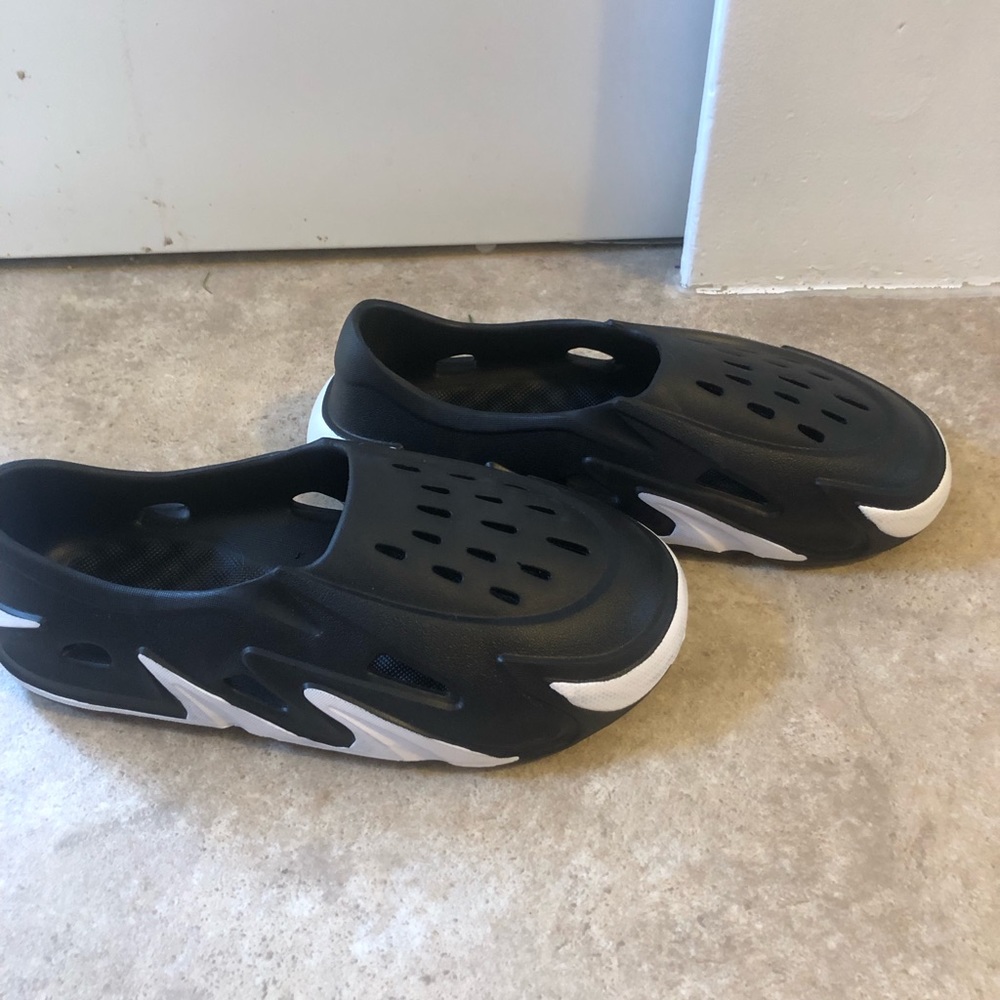 Slip on vented clogs